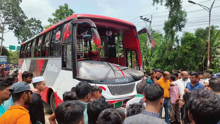 ঈদের দিনে গোপালগঞ্জে বাস-মোটরসাইকেল সংঘর্ষে নিহত ৫