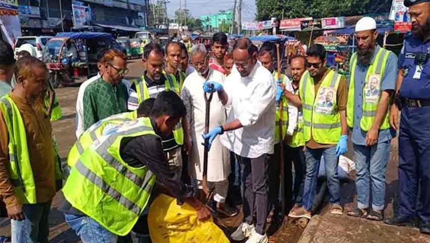 কোরবানির বর্জ্য অপসারণে মাঠে নামলেন প্রতিমন্ত্রী সালাউদ্দিন টুকু