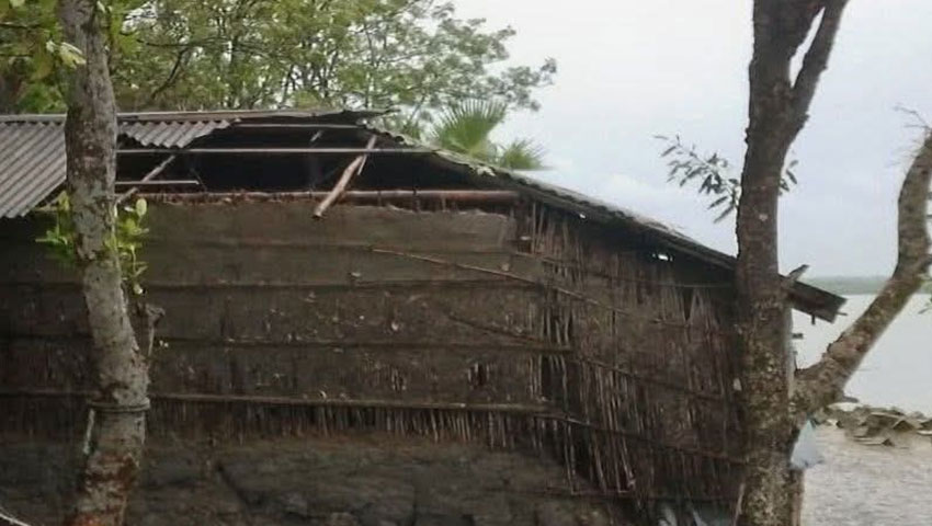 সাতক্ষীরায় কালবৈশাখীর তাণ্ডবে শিশুর মৃত্যু, ব্যাপক ক্ষয়ক্ষতি   