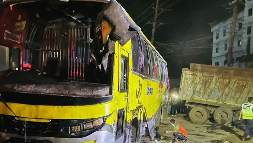 সীতাকুণ্ডে বাস-ট্রাক-মাইক্রোবাস ও সিএনজির চতুর্মুখী সংঘর্ষ