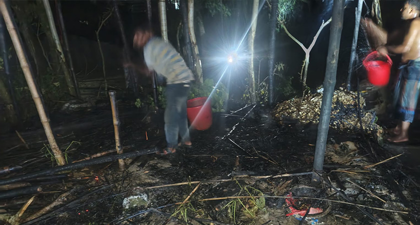 গাইবান্ধায় গভীর রাতে বিধবার গোয়ালঘরে আগুন