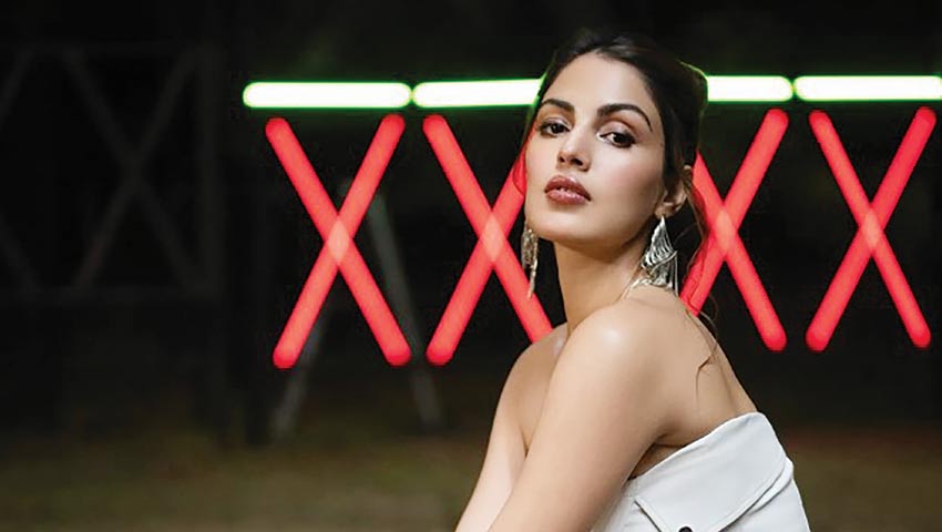 নতুন জীবনের খোঁজে রিয়া