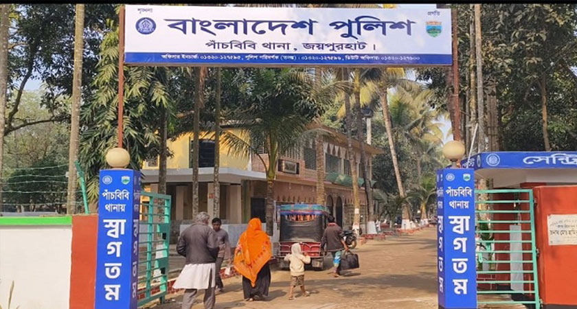 জয়পুরহাটে পিকনিকের বাসের চাপায় শিশু নিহত
