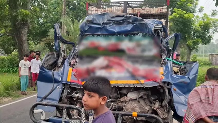 টাঙ্গাইলে দাঁড়িয়ে থাকা ট্রাকে পিকআপের ধাক্কা, নিহত ৪