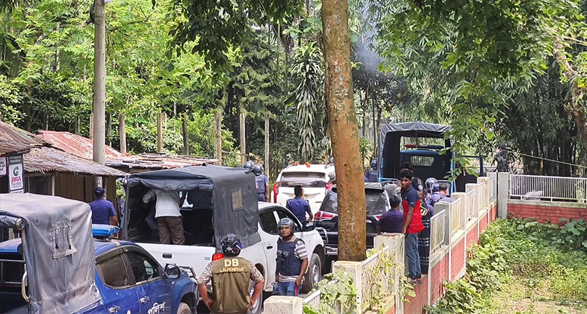 পরিস্থিতি এখন পুলিশের নিয়ন্ত্রণে।