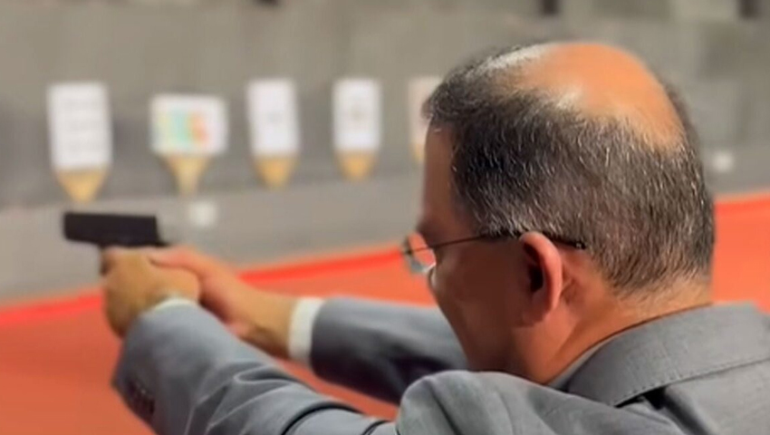 এসএসএফের অস্ত্র দিয়ে নিশানা পরীক্ষা করলেন প্রধানমন্ত্রী