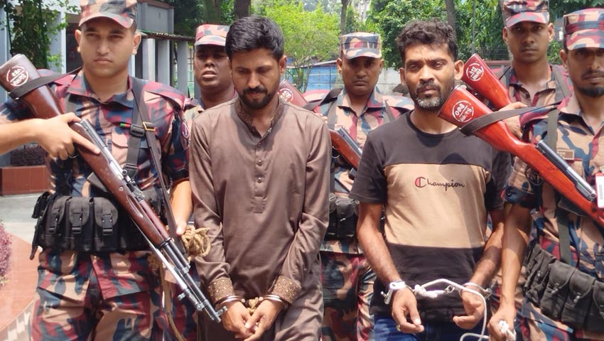যশোরে ৩১ স্বর্ণের বার ও প্রাইভেট কারসহ ২ চোরাকারবারি আটক