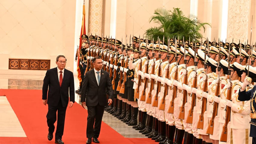 বেইজিংয়ের গ্রেট হলে প্রধানমন্ত্রীকে উষ্ণ অভ্যর্থনা চীনের প্রধানমন্ত্রীর 