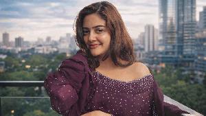 বিয়ে করে অভিনয় ছাড়ার ঘোষণা দিলেন সায়মা