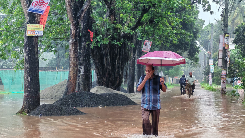 সাতক্ষীরায় নিম্নাঞ্চল তলিয়ে দুর্ভোগে লক্ষাধিক মানুষ