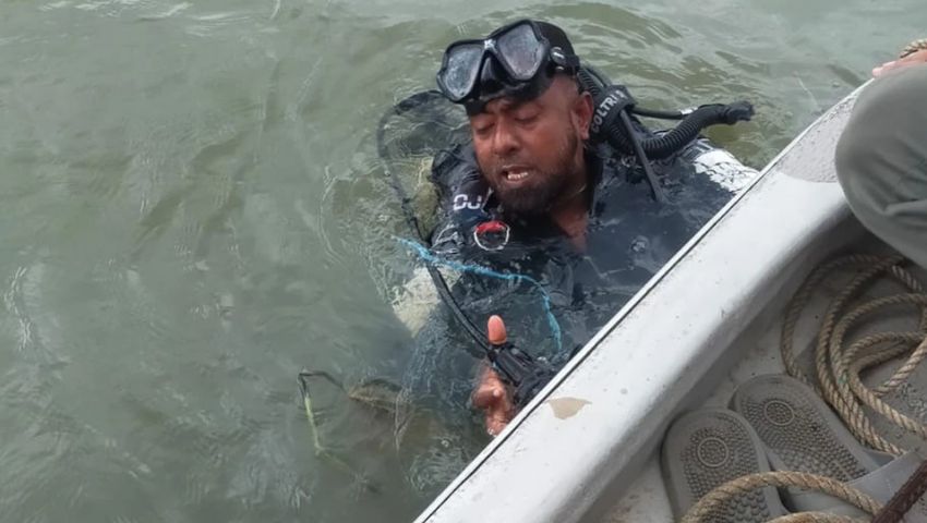 সদরঘাটে লঞ্চের ধাক্কায় ট্রলার ডুবি, নিখোঁজ ২ জনের উদ্ধারে ডুবুরি দল
