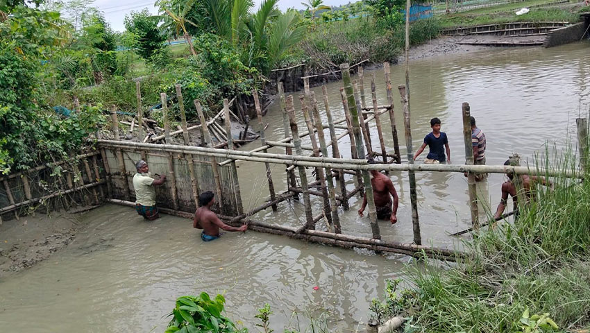 বাগেরহাটে নির্ধারিত সময়ের আগেই দেলভাষানি খাল অবমুক্ত করলেন দখলকারীরা