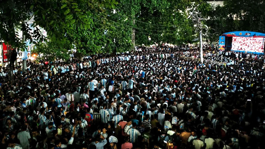 বিশ্বকাপ ফাইনাল ঘিরে ঢাবি ক্যাম্পাসে উচ্ছ্বাস