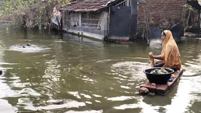 সাতক্ষীরায় টানা বৃষ্টিতে লক্ষাধিক মানুষ জলাবদ্ধতার কবলে