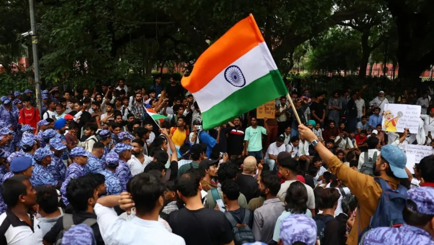 সংসদ অভিমুখে ককরোচ পার্টির বিক্ষোভ মিছিল ঘিরে উত্তপ্ত দিল্লি