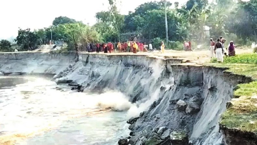 নদীতে বিলীন ২শ বসতি পাকা সড়ক আবাদি জমি