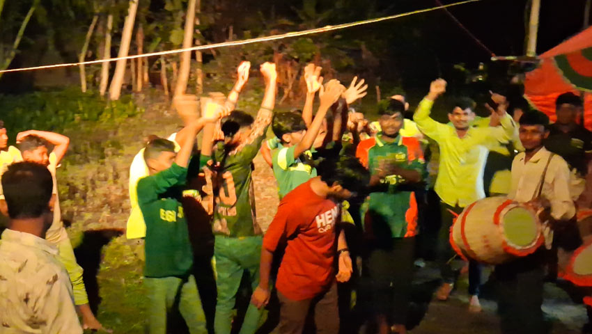 আর্জেন্টিনার পরাজয়ে ব্রাজিল সমর্থকদের ব্যান্ডপার্টিসহ মিছিল