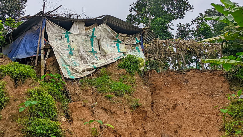 মৌলভীবাজারে জীবনের ঝুঁকি নিয়ে টিলায় বসবাস