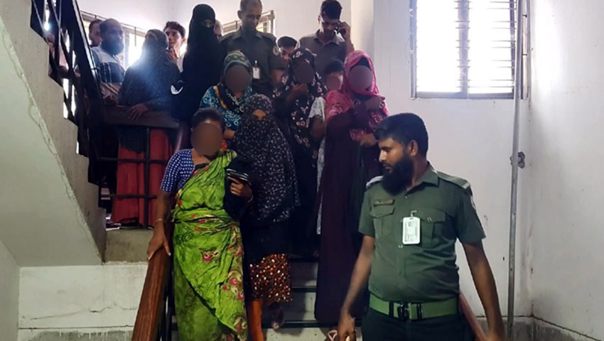 মেহেরপুর জেনারেল হাসপাতালে চুরির অভিযোগে ৬ নারী আটক
