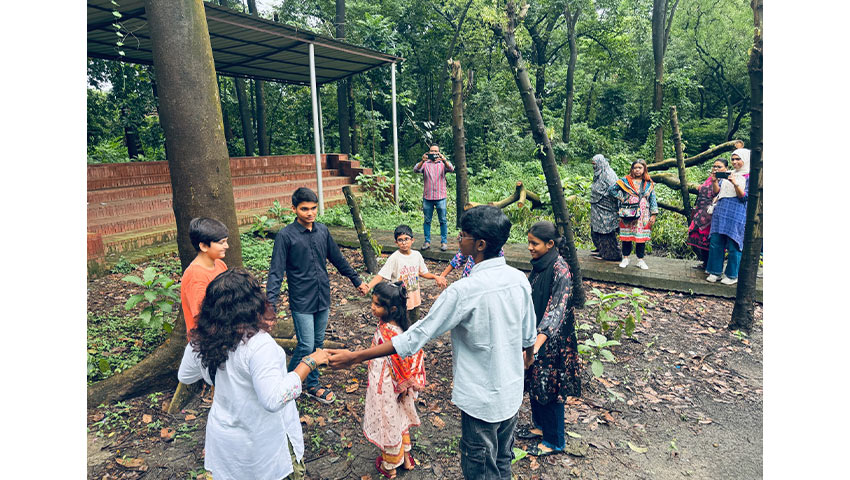 ন্যাচার ক্যাম্পে আনন্দমুখর শিশুরা। ছবি : সংগৃহীত