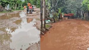 খানাখন্দে চলাচলের অনুপযোগী হয়ে পড়েছে সিংগাইরের সড়ক