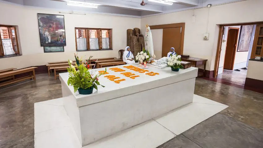 মাদার তেরেসার সমাধি। ছবি : সংগৃহীত