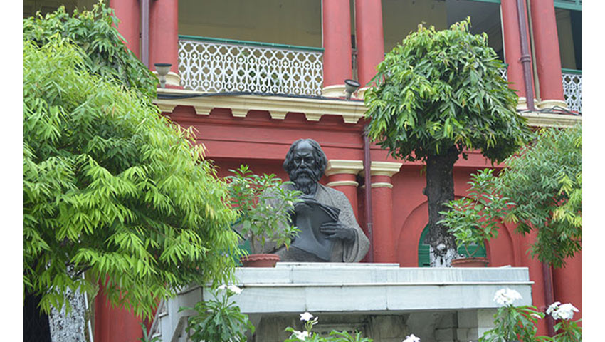 ঠাকুরবাড়িতে রবীন্দ্রনাথ যেন আজও জীবন্ত। ছবি : সংগৃহীত