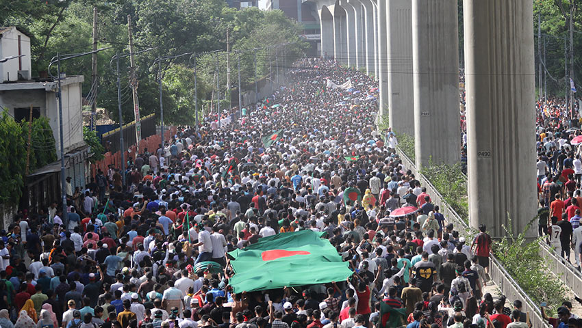 সাধারণ মানুষের গণজোয়ার। ছবি : সময়ের আলো