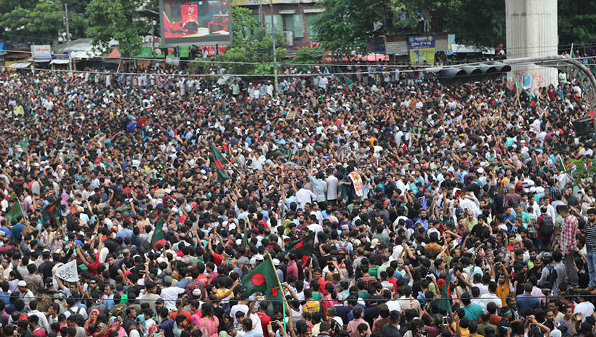৫ আগস্ট রাজপথে জনতার ঢল। ছবি : সময়ের আলো