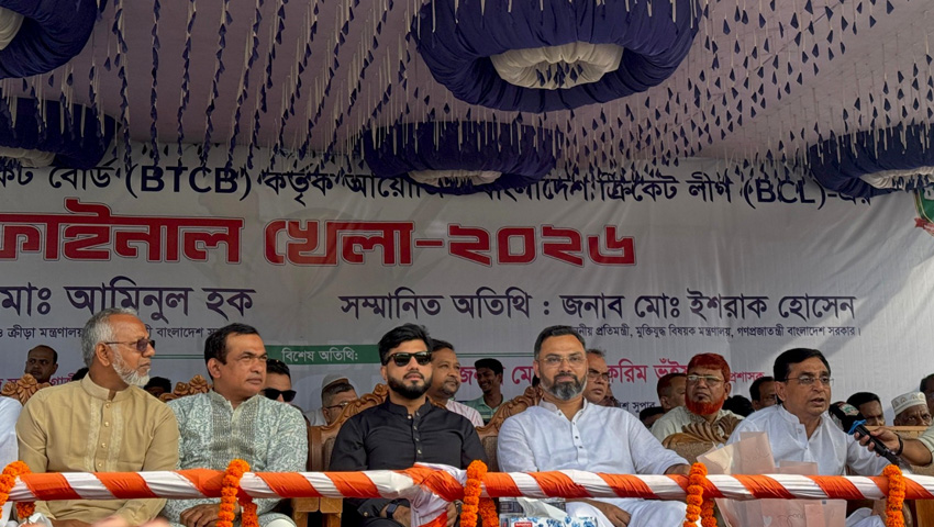 গাজীপুরের কালিয়াকৈর পূর্ব চন্দ্রা স্পোর্টিং ক্লাব মাঠে বাংলাদেশ টেপবল ক্রিকেট বোর্ড (বিটিসিবি) আয়োজিত ‘টেপবল বিসিএল ২০২৬’ গ্র্যান্ড ফাইনালে উপস্থিত অতিথিবৃন্দ । ছবি : সময়ের আলো