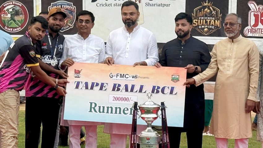  গাজীপুরের কালিয়াকৈর পূর্ব চন্দ্রা স্পোর্টিং ক্লাব মাঠে বাংলাদেশ টেপবল ক্রিকেট বোর্ড (বিটিসিবি) আয়োজিত ‘টেপবল বিসিএল ২০২৬’ গ্র্যান্ড ফাইনালে পুরষ্কার বিতরণ । ছবি : সময়ের আলো