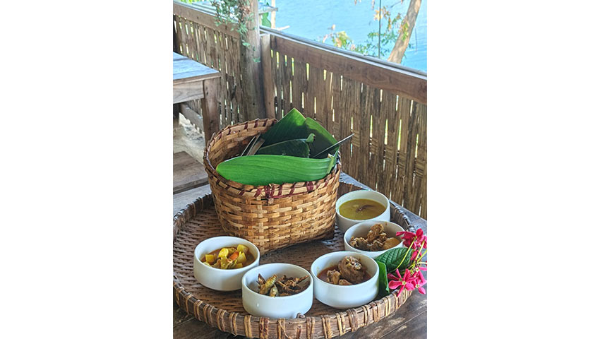 দুপুরের খাবার। ছবি : সময়ের আলো