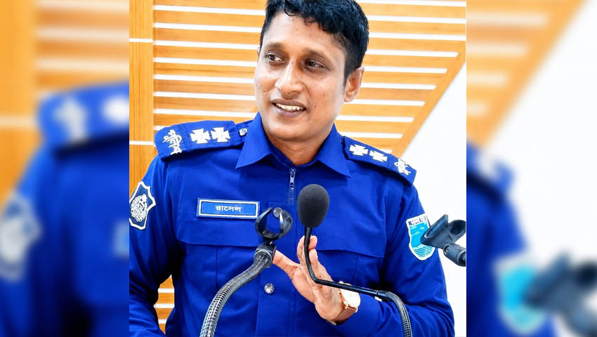 ফল কিনতে গিয়ে বিক্রেতার মোবাইল নিয়ে পালালেন এসআই