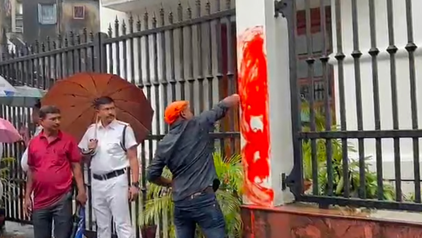 পশ্চিমবঙ্গে আনন্দবাজার পত্রিকার দফতরে হিন্দুত্ববাদীদের হামলা