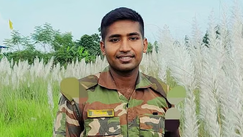 নোয়াখালীতে সৈনিক পিয়াসের দাফন সম্পন্ন