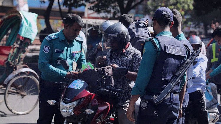 রাজধানীতে ককটেল বিস্ফোরণ, দুই শতাধিক চেকপোস্টে নিরাপত্তা জোরদার