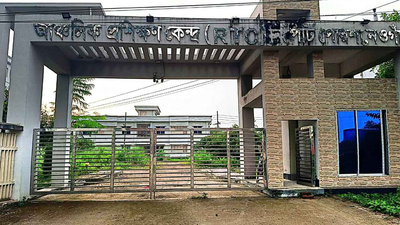 নওগাঁয় চালুর আগেই মিলনায়তন ভাড়া 