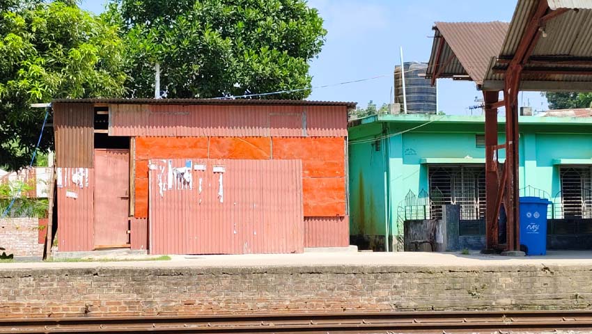 রেলের জমিতে বিএনপি নেতার দোকান, সিকিউরিটি মানি ৫০ হাজার!