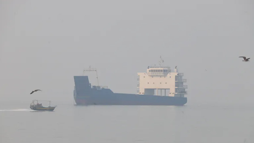 হরমুজ পাড়ি দিতে নাবিকরা নিচ্ছে ১ লাখ ডলার বেতন