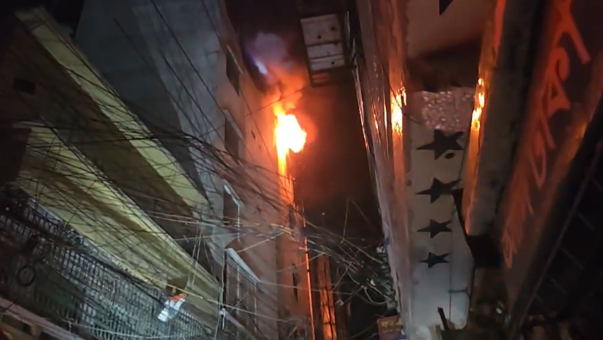 চকবাজারের আগুন নিয়ন্ত্রণে কাজ করছে ১০ ইউনিট