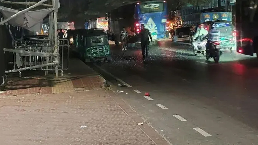 জুলাই গণঅভ্যুত্থান স্মৃতি জাদুঘরের সামনে ককটেল বিস্ফোরণ