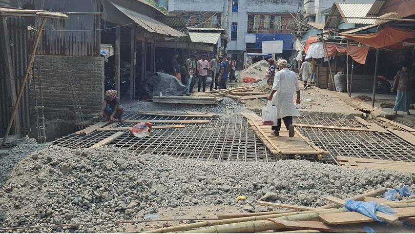 টাঙ্গাইলে আবারও কাঠের বদলে বাঁশ, কার্যসহকারী চাকরিচ্যুত