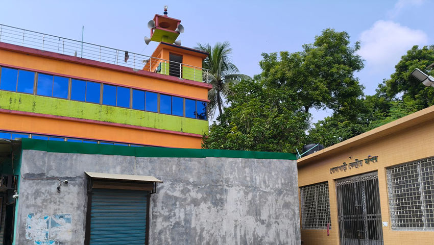 গোদাগাড়ীতে শতবর্ষের সম্প্রতি, একই আঙিনায় মসজিদ-মন্দির