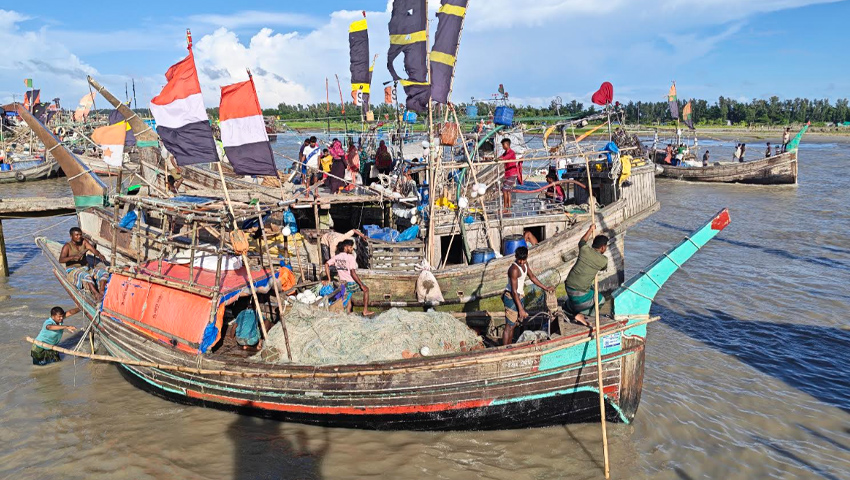 মধ্যরাতেই শেষ হচ্ছে নিষেধাজ্ঞা, মাছ ধরতে প্রস্তুত হাতিয়ার জেলেরা